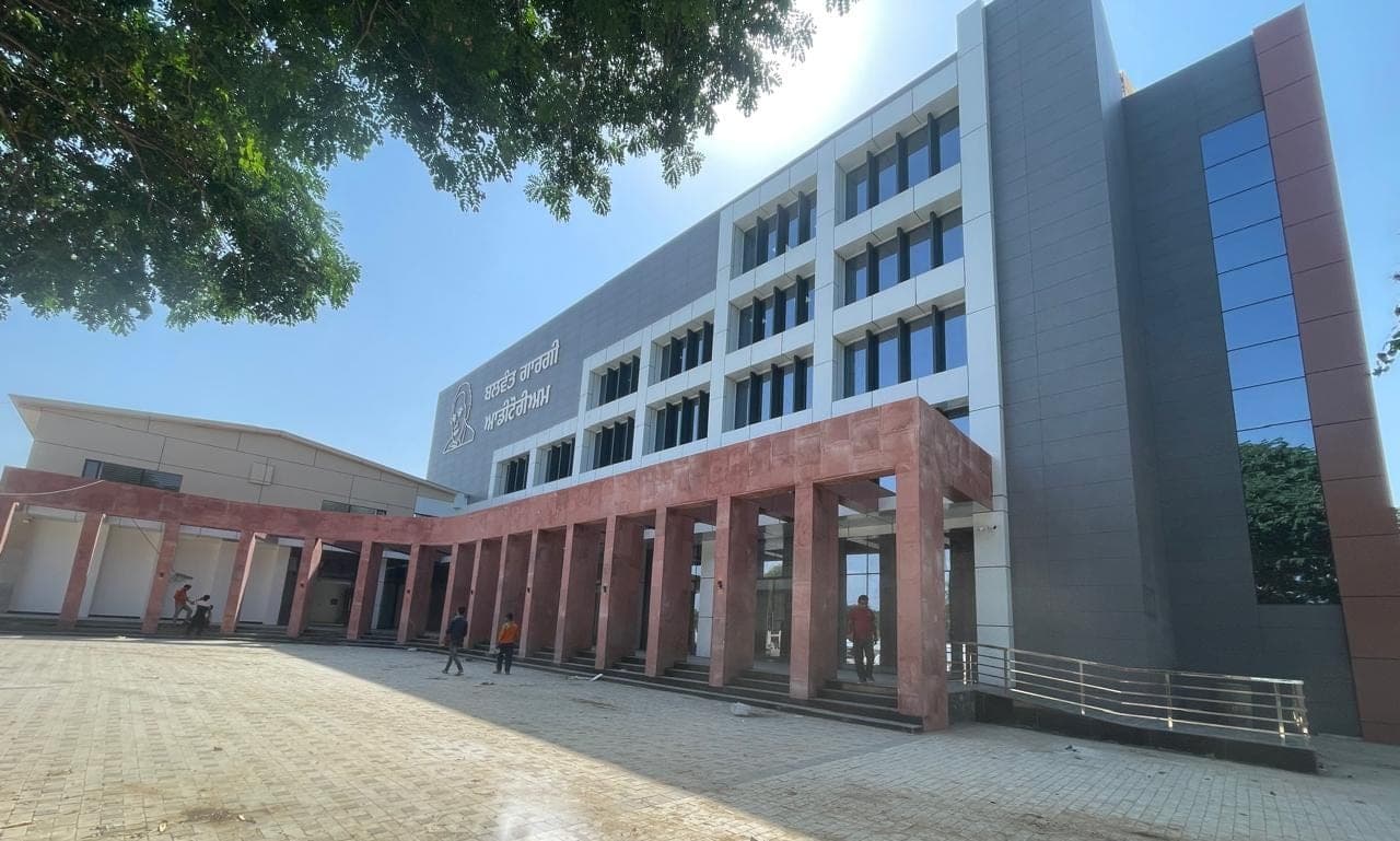 Balwant Gargi Auditorium / Convention Center